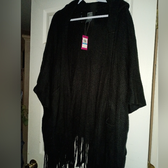 NWT Vince Camuto soft knitted topper #wrap / #shawl with hood and pockets - Picture 1 of 16